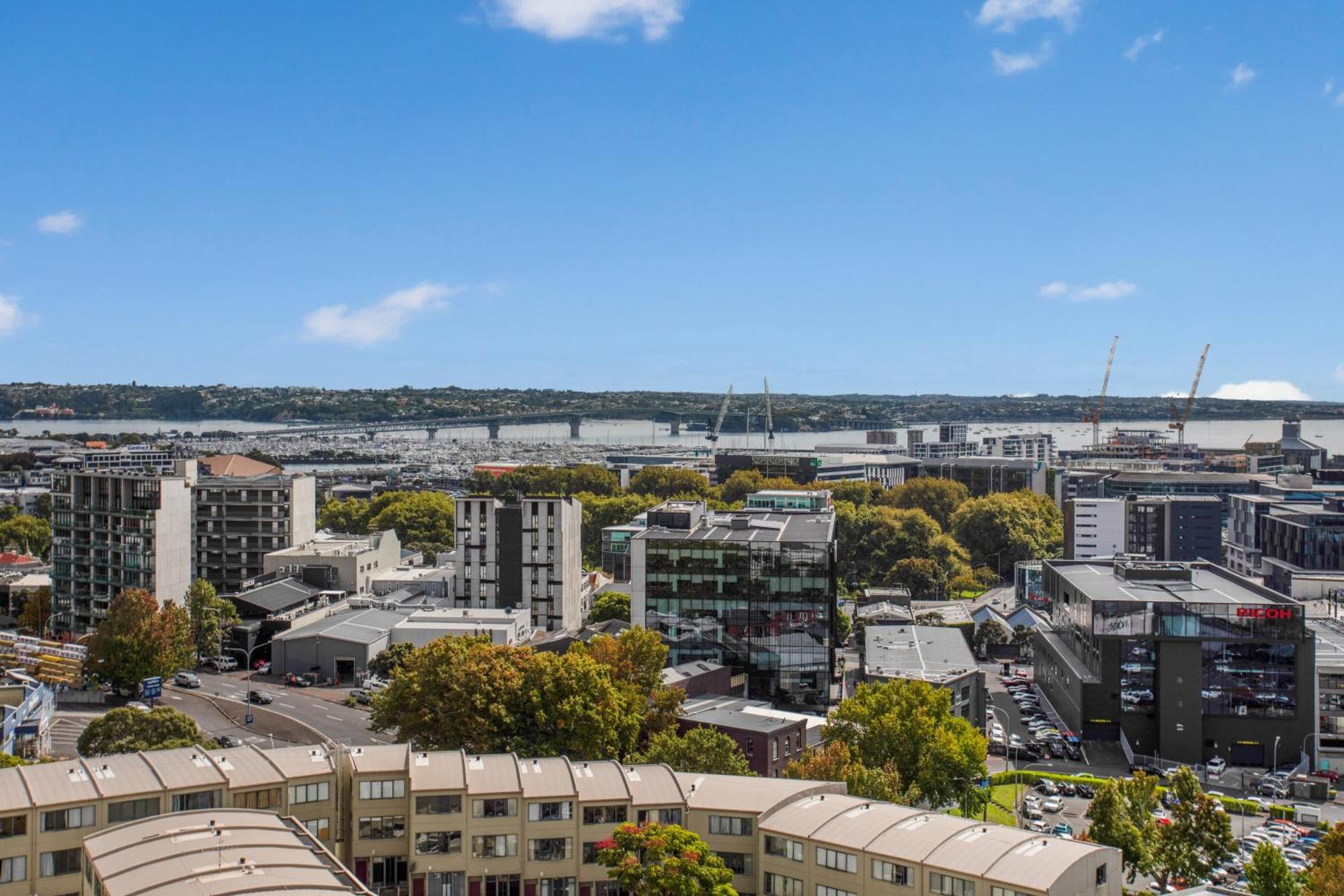 Skyline Serenade Apt With Skycity View And Parking Auckland Exterior photo